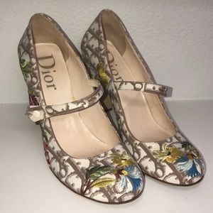 Christian Dior Embroidered Flower Maryjane Pumps